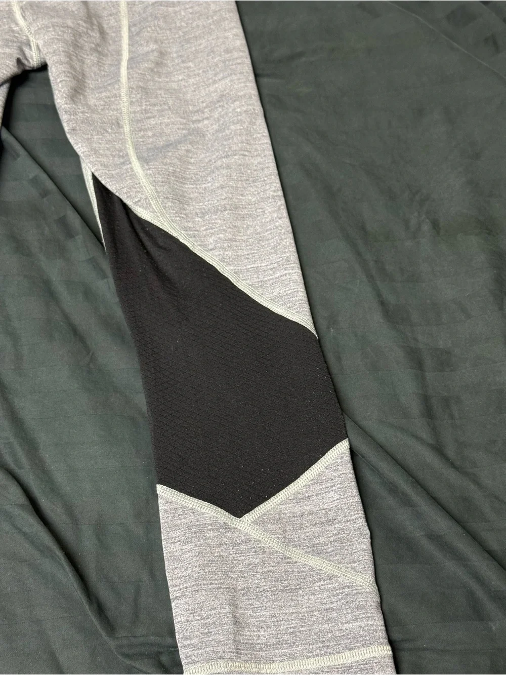 Lululemon Pace Rival Crop 22” Size 4 with three pockets